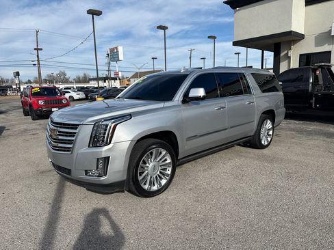 Used 2016 Cadillac Escalade ESV Platinum image 2