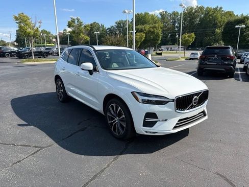 Used 2022 Volvo XC60 B5 Momentum w/ Climate Package FWD image 4