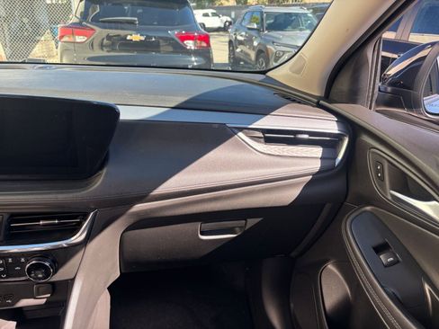 Used 2025 Buick Encore GX Preferred image 35