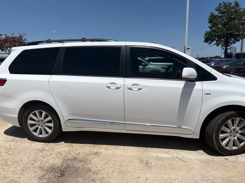 Used 2017 Toyota Sienna LE AWD/4WD image 9