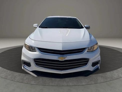 Used 2018 Chevrolet Malibu LT FWD image 2