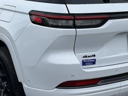 New 2026 Jeep Grand Cherokee Summit image 5