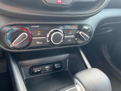 Used 2025 Kia Soul LX FWD image 19
