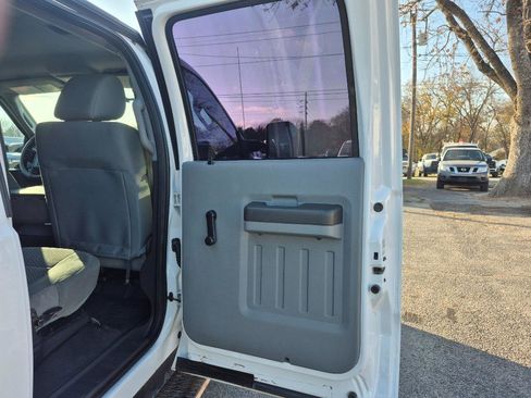 Used 2014 Ford F250 XL w/ Camper Package image 18