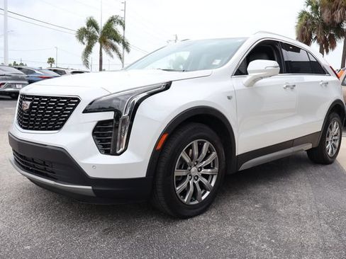 Used 2022 Cadillac XT4 Premium Luxury w/ Enhanced Visibility Package FWD image 4