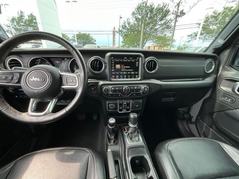 Used 2022 Jeep Wrangler Unlimited Sahara w/ Cold Weather Group AWD/4WD image 9