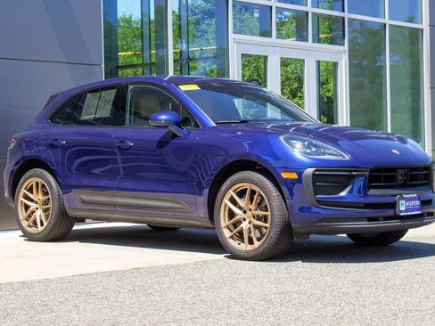 Used 2025 Porsche Macan AWD/4WD image 3
