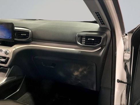 Used 2023 Ford Explorer XLT w/ Equipment Group 202A AWD/4WD image 19