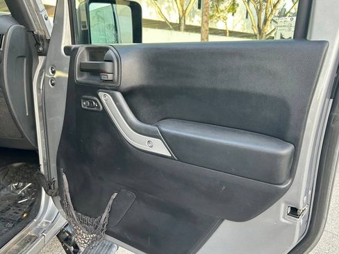 Used 2016 Jeep Wrangler Sahara w/ Connectivity Group AWD/4WD image 28