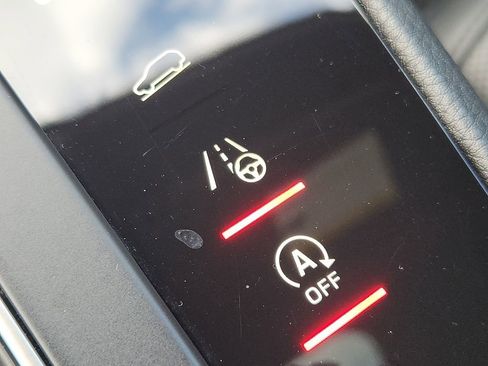 Certified 2025 Porsche Macan image 23