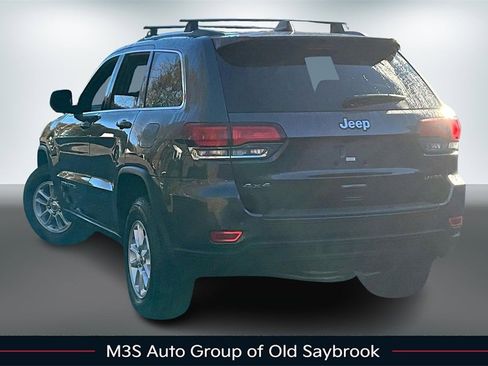 Used 2020 Jeep Grand Cherokee Laredo image 4