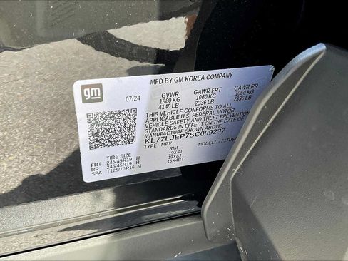 Used 2025 Chevrolet Trax RS w/ Sunroof Package FWD image 29