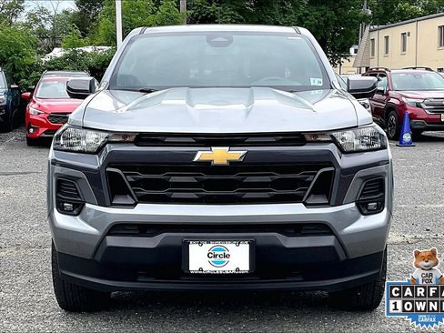 Used 2023 Chevrolet Colorado LT w/ LT Convenience Package II AWD/4WD image 3