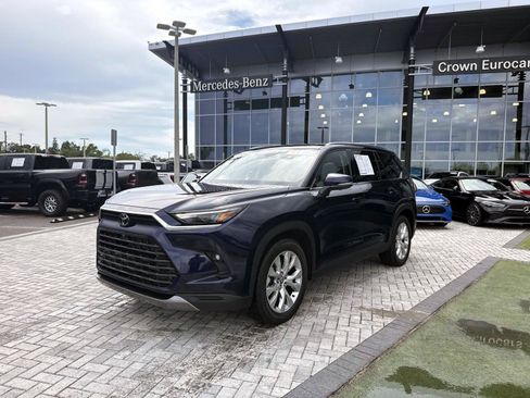 Used 2025 Toyota Grand Highlander AWD image 2
