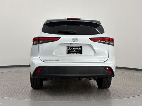 Used 2023 Toyota Highlander XLE FWD image 10