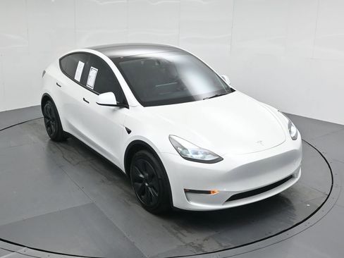 Used 2025 Tesla Model Y Long Range image 36