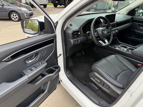 Certified 2025 Honda Pilot Touring image 13