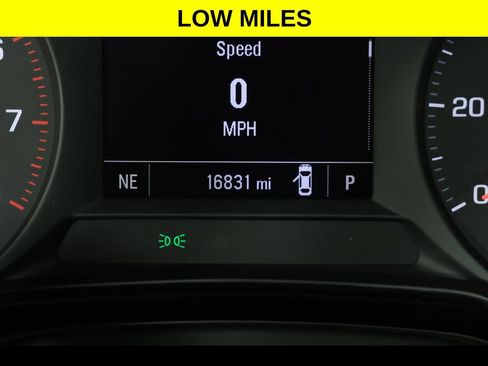 Used 2024 Chevrolet Trax LS w/ LS Convenience Package FWD image 3