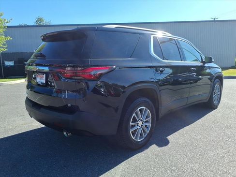 Used 2023 Chevrolet Traverse LT w/ Rear Camera Mirror Package AWD/4WD image 4