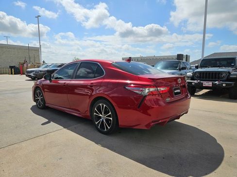 Used 2019 Toyota Camry SE w/ Convenience Package image 8