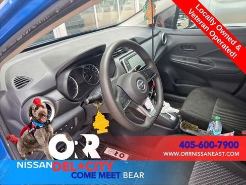 Used 2022 Nissan Versa S FWD image 2