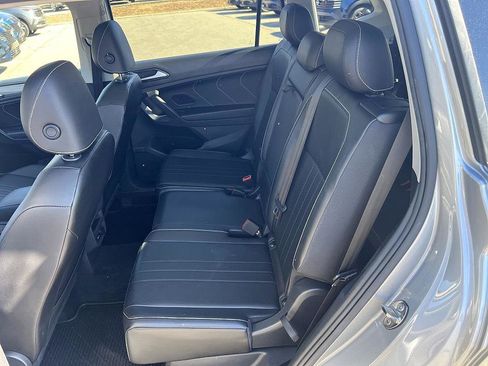 Used 2022 Volkswagen Tiguan SE w/ Panoramic Sunroof Package image 15