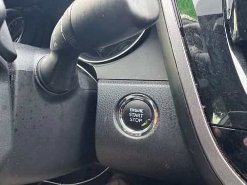 Used 2022 Toyota Camry SE image 11