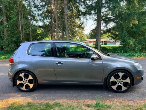 Used 2011 Volkswagen Golf TDI w/ Cold Weather Pkg FWD image 6