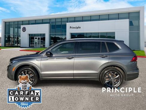 Used 2023 Volkswagen Tiguan SE w/ Panoramic Sunroof Package FWD image 6