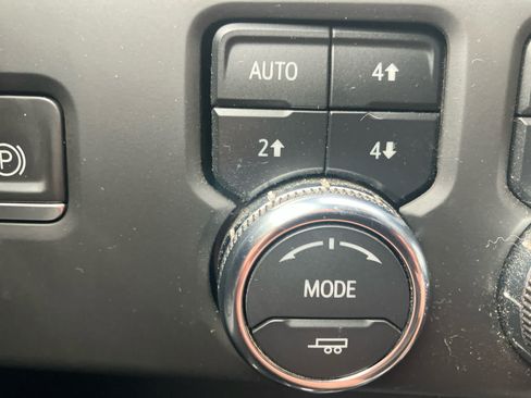 Used 2024 GMC Sierra 2500 AT4 w/ Technology Package AWD/4WD image 16
