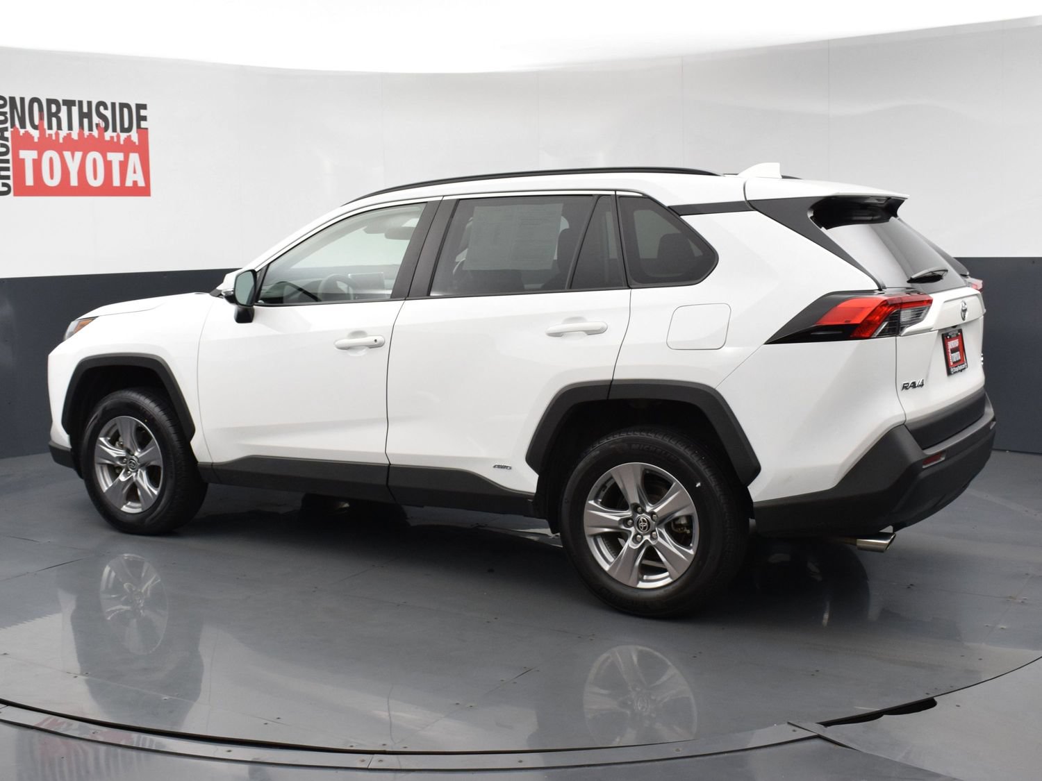 Used 2025 Toyota RAV4 XLE AWD/4WD image 2