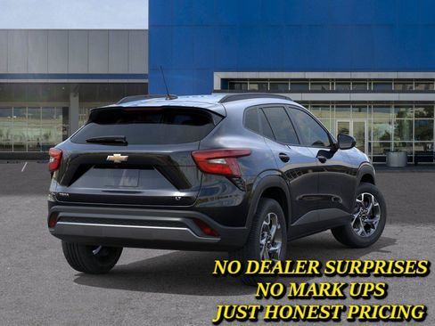 New 2026 Chevrolet Trax LT w/ Driver Confidence Package FWD image 4
