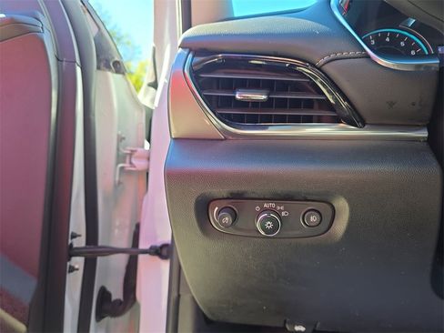 Used 2021 Chevrolet Traverse LT w/ LPO, Blackout Package image 14