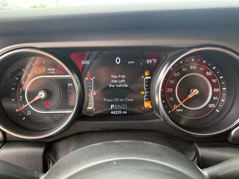 Used 2021 Jeep Wrangler Sport AWD/4WD image 16