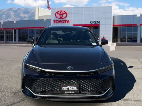 Used 2024 Toyota Crown Limited image 2