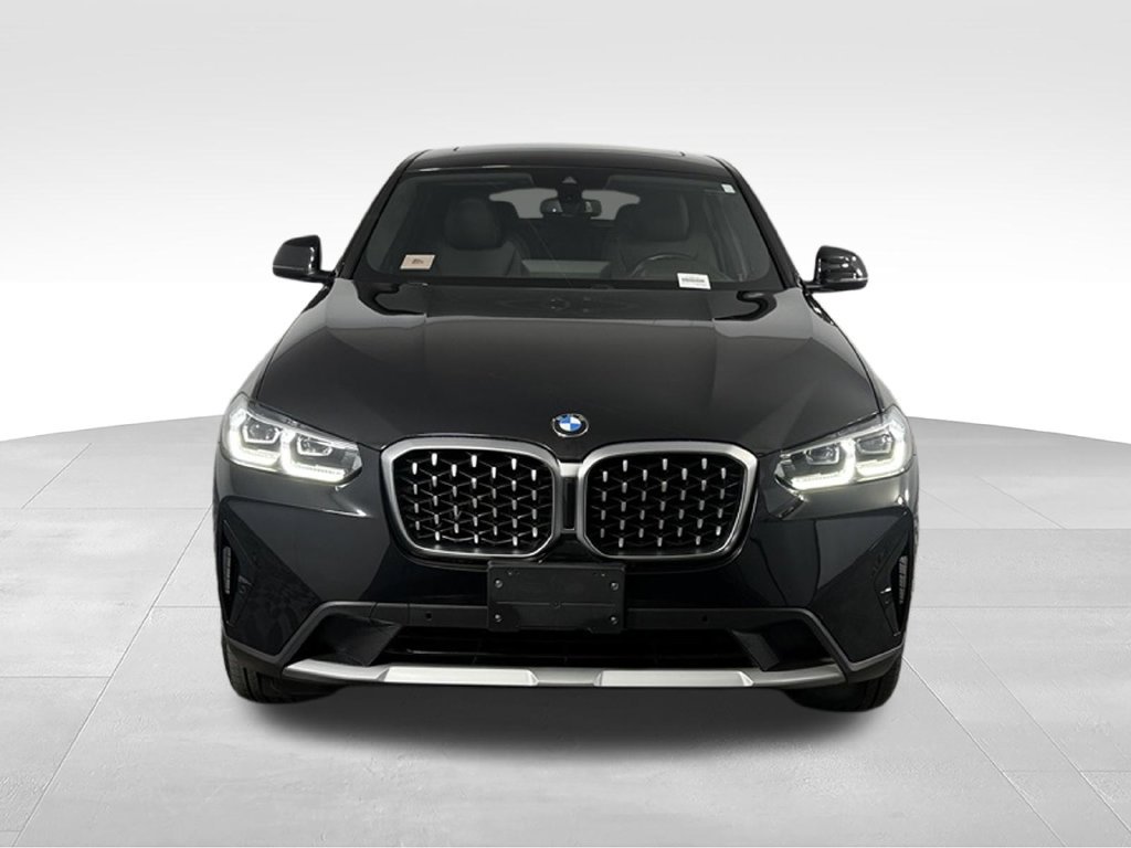 Used 2025 BMW X4 xDrive30i AWD/4WD image 3