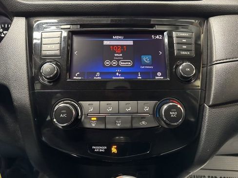 Used 2020 Nissan Rogue S image 11