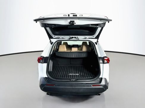 Used 2020 Toyota RAV4 LE w/ All Weather Liner Package FWD image 28