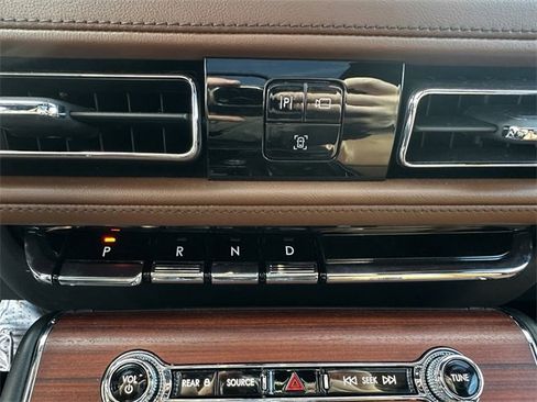 Certified 2023 Lincoln Aviator Reserve w/ Equipment Group 201A image 23