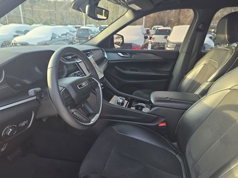 Used 2023 Jeep Grand Cherokee L Laredo image 10