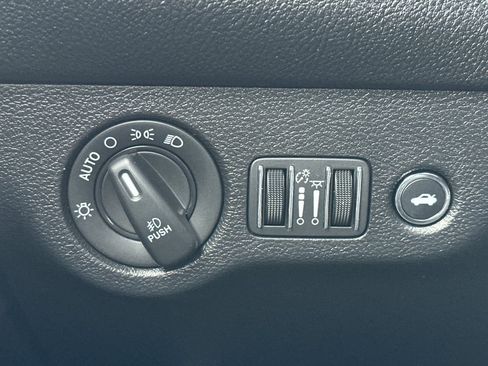 Used 2022 Dodge Challenger GT image 29