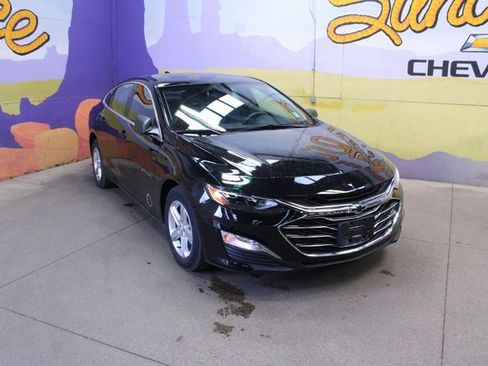 Used 2022 Chevrolet Malibu LS image 2