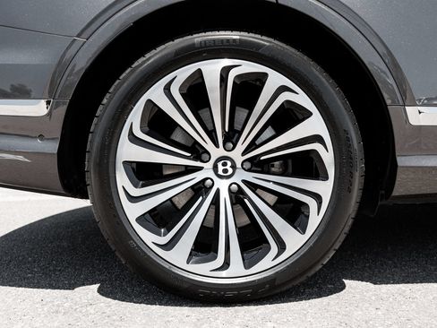 Certified 2024 Bentley Bentayga AWD/4WD image 15