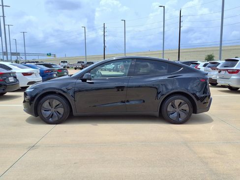 Used 2026 Tesla Model Y 2WD image 3
