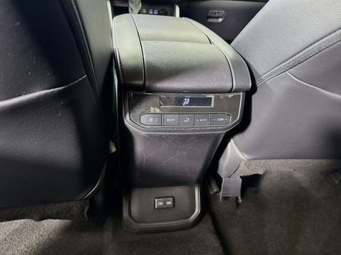 Used 2023 Toyota Highlander XLE AWD/4WD image 23