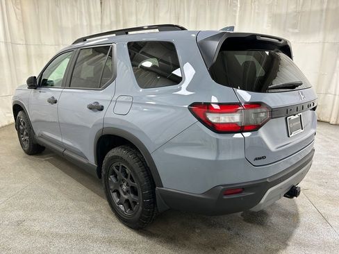 Used 2025 Honda Pilot TrailSport image 6