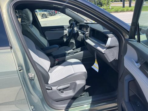 New 2026 Volkswagen Tiguan SE R-Line FWD image 27