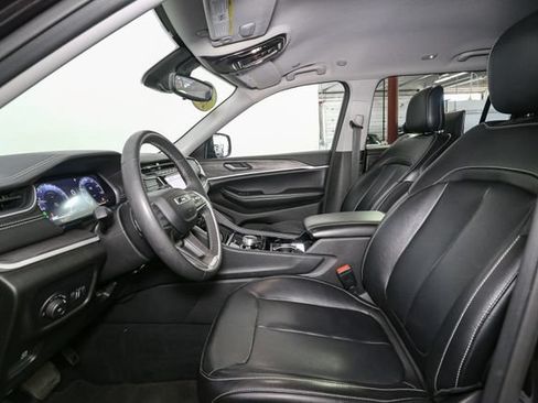 Used 2023 Jeep Grand Cherokee L Limited w/ Black Appearance Package AWD/4WD image 45