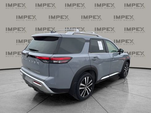 Used 2024 Nissan Pathfinder Platinum image 5
