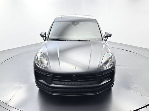 Certified 2025 Porsche Macan w/ Premium Package Plus AWD/4WD image 44